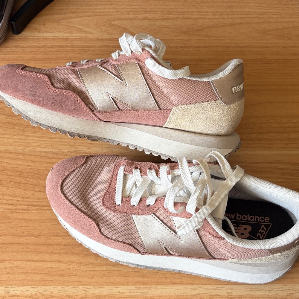 New Balance Women’s 237 Rose Gold Sneakers - Picture 4 of 7
